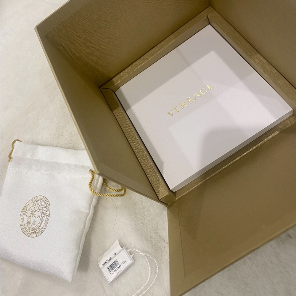 Women’s Versace watch - Picture 6 of 6